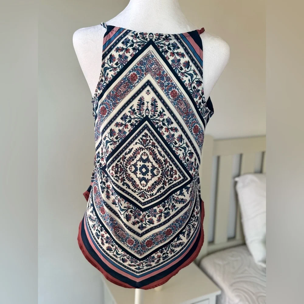 Triangular Silky Top - Picture 2 of 4